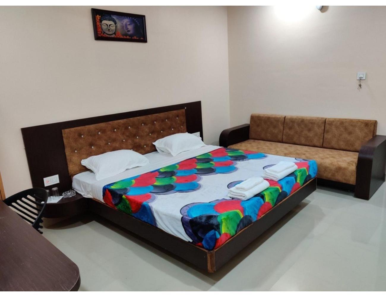Hotel Pragati, Chanderi, Mp Экстерьер фото