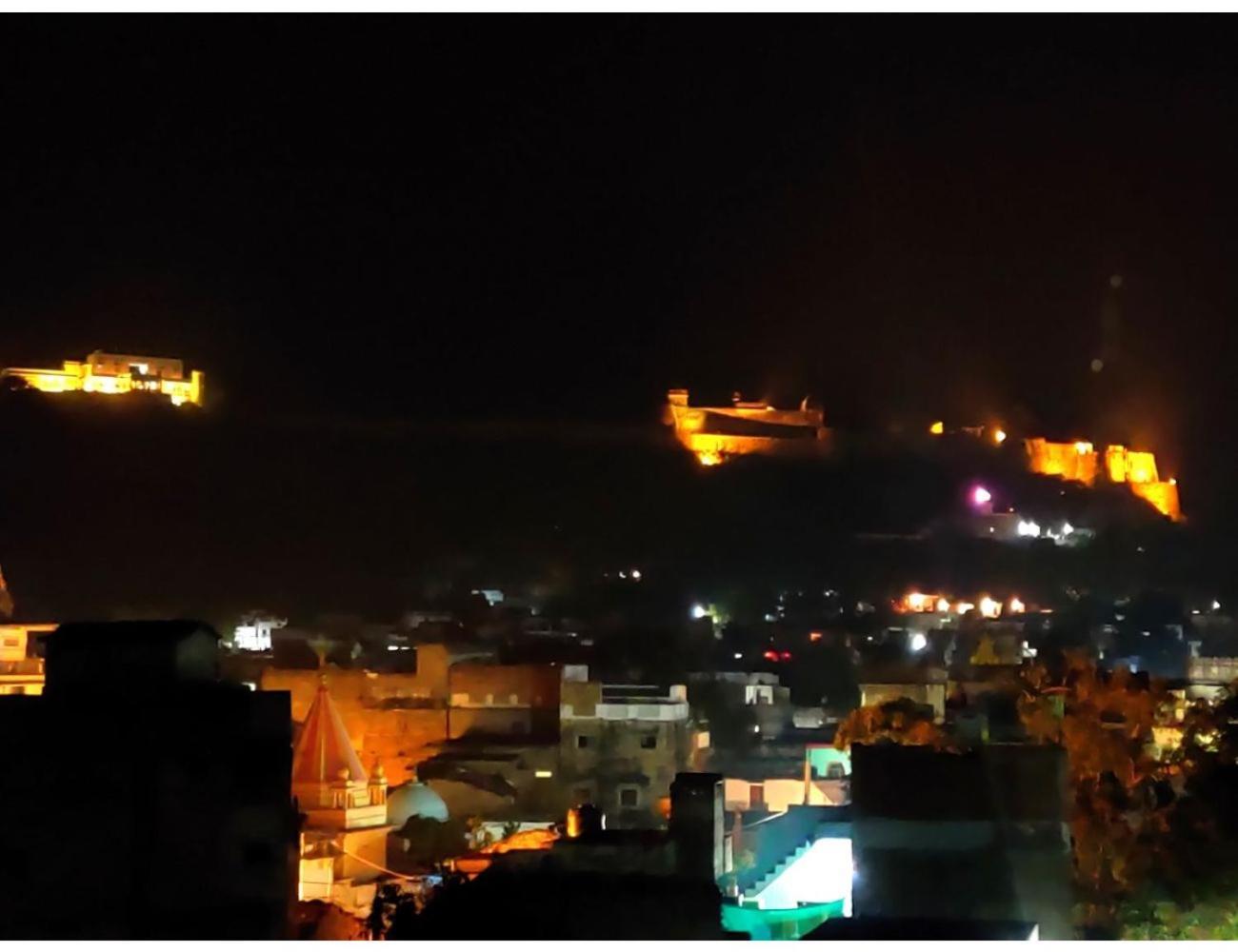 Hotel Pragati, Chanderi, Mp Экстерьер фото