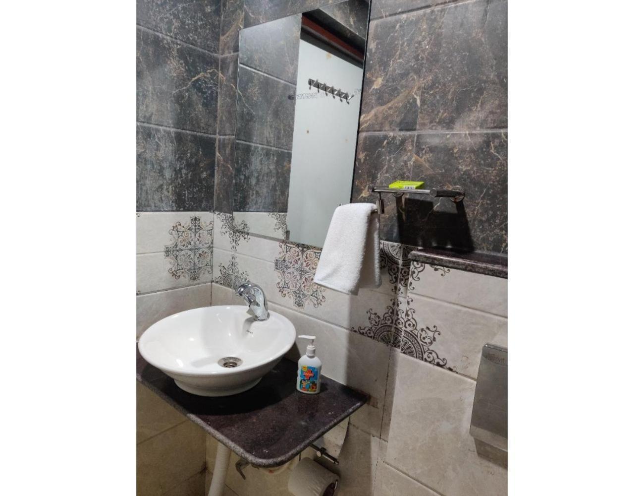 Hotel Pragati, Chanderi, Mp Экстерьер фото